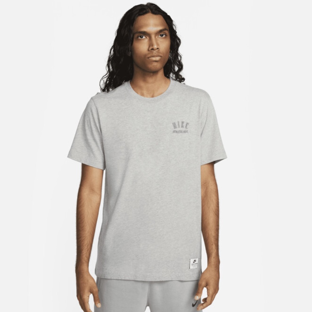 Nike Men's Sportswear‎ T-Shirt in Grey Large New With Tags